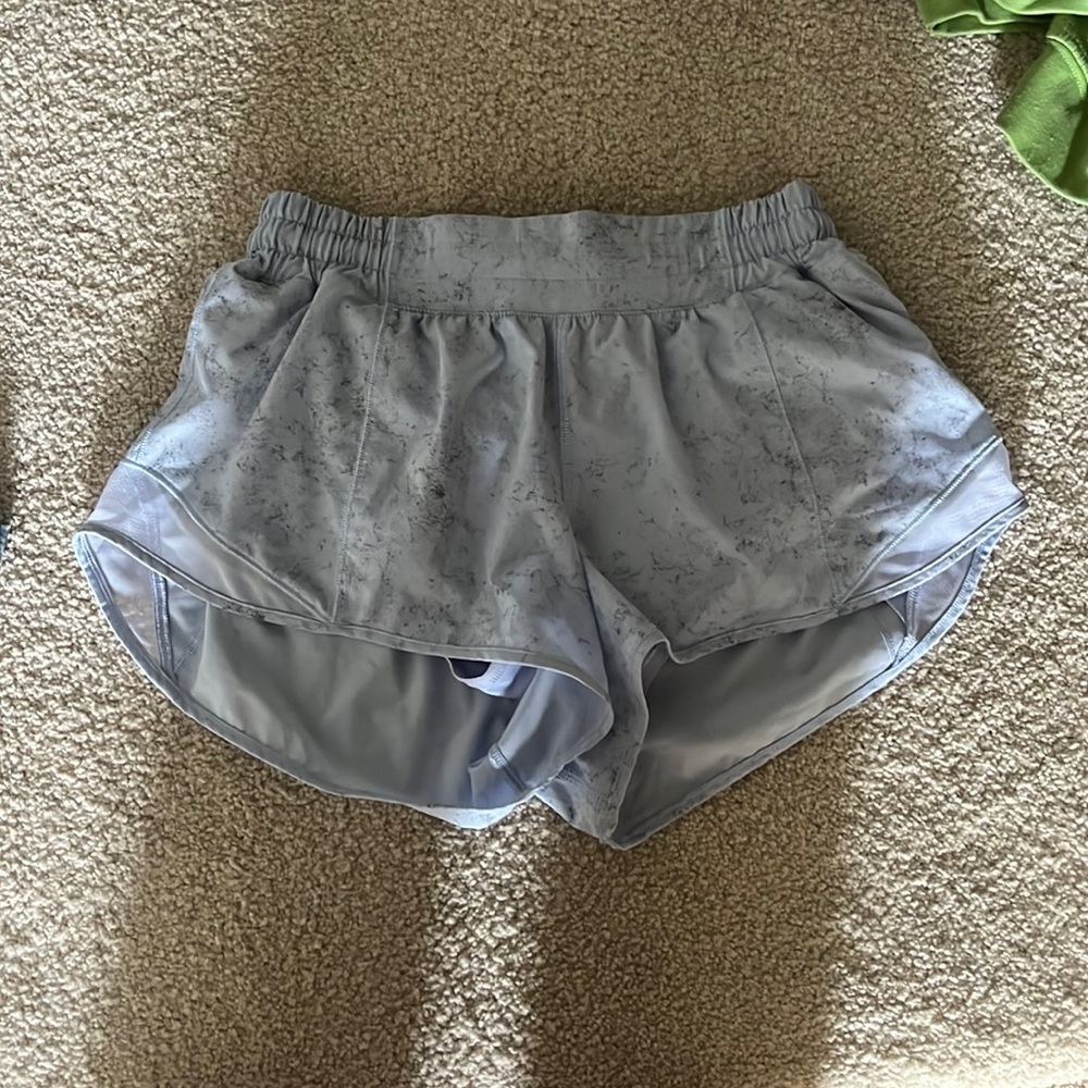 Lululemon hotty hot 2.5 inch. Blue and grey marble.